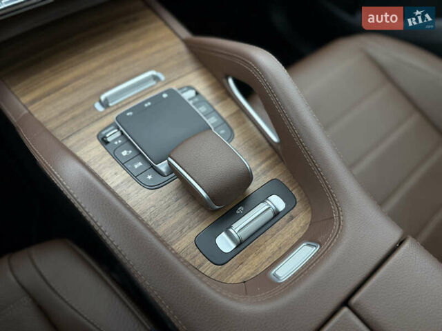 Серый Мерседес GLE-Class Coupe, объемом двигателя 2 л и пробегом 11 тыс. км за 117900 $, фото 56 на Automoto.ua