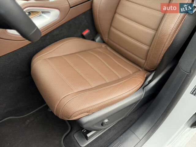 Серый Мерседес GLE-Class Coupe, объемом двигателя 2 л и пробегом 11 тыс. км за 117900 $, фото 40 на Automoto.ua