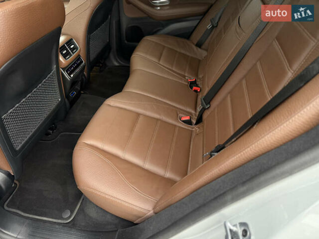 Серый Мерседес GLE-Class Coupe, объемом двигателя 2 л и пробегом 11 тыс. км за 117900 $, фото 76 на Automoto.ua