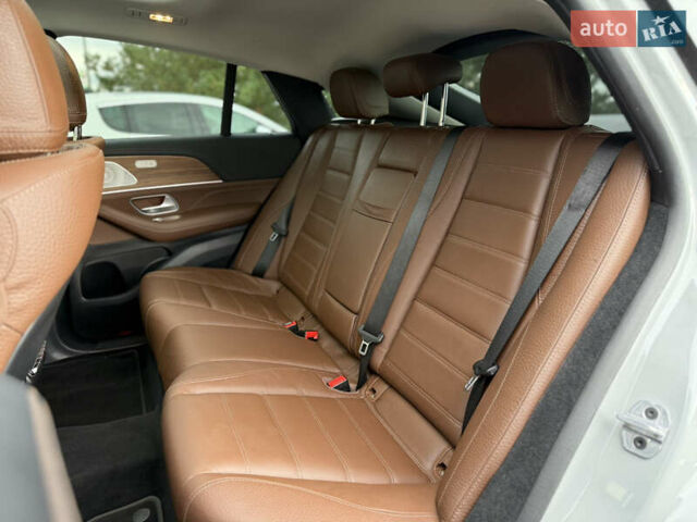 Серый Мерседес GLE-Class Coupe, объемом двигателя 2 л и пробегом 11 тыс. км за 117900 $, фото 78 на Automoto.ua