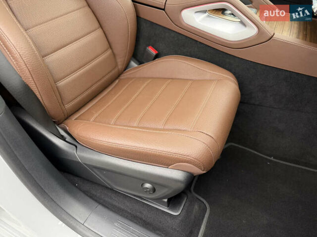 Серый Мерседес GLE-Class Coupe, объемом двигателя 2 л и пробегом 11 тыс. км за 117900 $, фото 91 на Automoto.ua