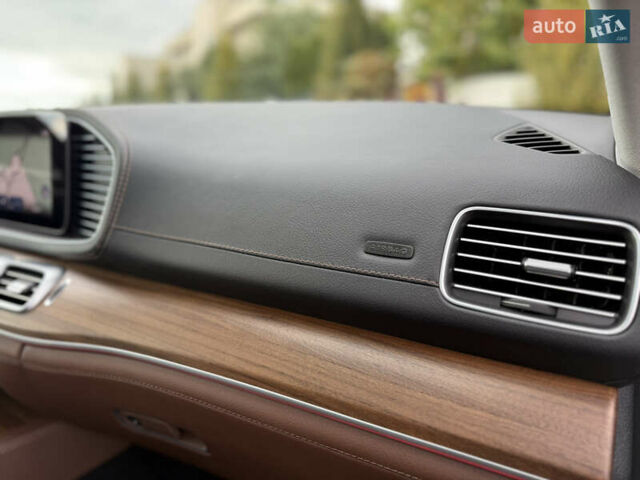 Серый Мерседес GLE-Class Coupe, объемом двигателя 2 л и пробегом 11 тыс. км за 117900 $, фото 93 на Automoto.ua