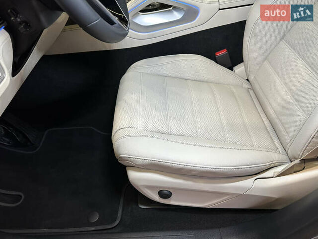 Серый Мерседес GLE-Class Coupe, объемом двигателя 3 л и пробегом 5 тыс. км за 127000 $, фото 25 на Automoto.ua