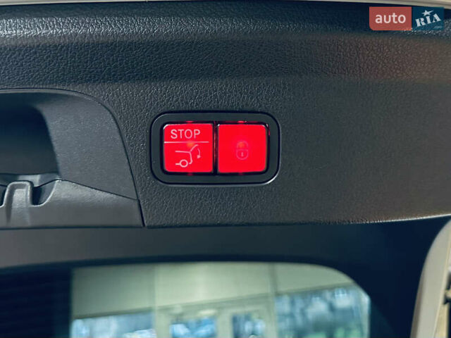 Серый Мерседес GLE-Class Coupe, объемом двигателя 3 л и пробегом 5 тыс. км за 127000 $, фото 60 на Automoto.ua