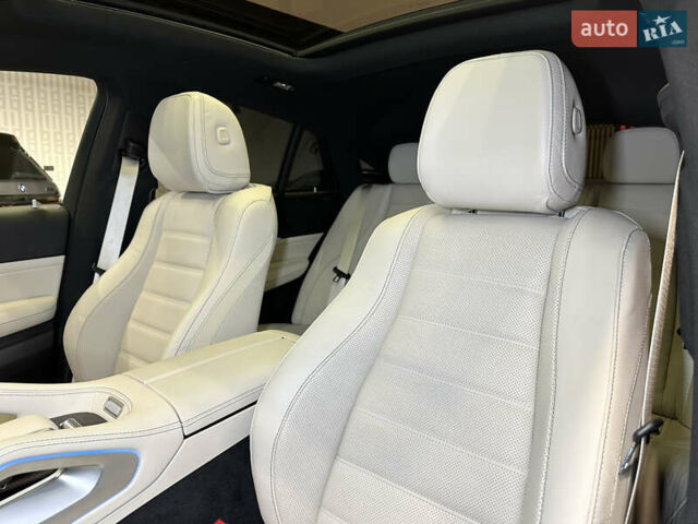 Серый Мерседес GLE-Class Coupe, объемом двигателя 3 л и пробегом 5 тыс. км за 127000 $, фото 26 на Automoto.ua