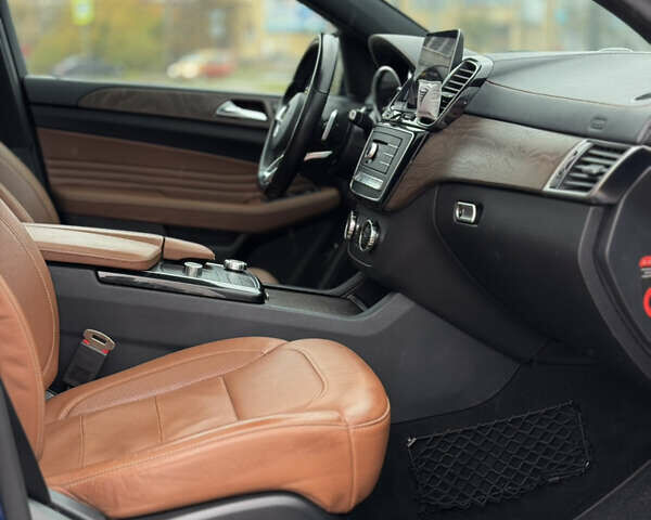 Синий Мерседес GLE-Class Coupe, объемом двигателя 3 л и пробегом 271 тыс. км за 48999 $, фото 9 на Automoto.ua