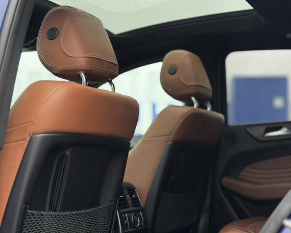 Синий Мерседес GLE-Class Coupe, объемом двигателя 3 л и пробегом 271 тыс. км за 48999 $, фото 16 на Automoto.ua