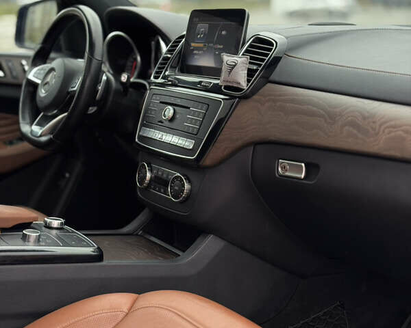 Синий Мерседес GLE-Class Coupe, объемом двигателя 3 л и пробегом 271 тыс. км за 49999 $, фото 10 на Automoto.ua