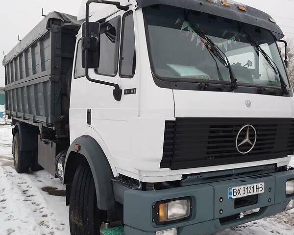 Белый Мерседес LK-Series, объемом двигателя 13 л и пробегом 650 тыс. км за 17500 $, фото 2 на Automoto.ua