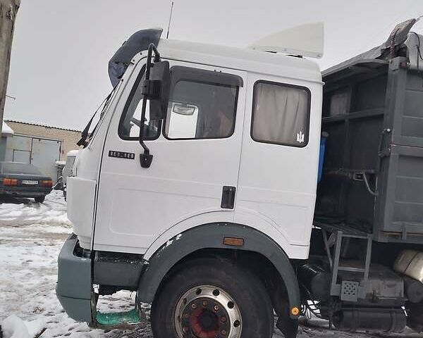 Белый Мерседес LK-Series, объемом двигателя 13 л и пробегом 650 тыс. км за 17500 $, фото 7 на Automoto.ua