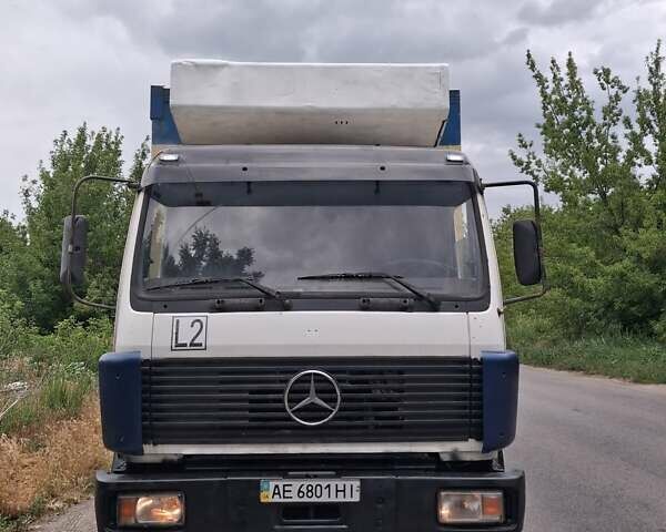 Белый Мерседес LK-Series, объемом двигателя 9 л и пробегом 500 тыс. км за 8000 $, фото 1 на Automoto.ua