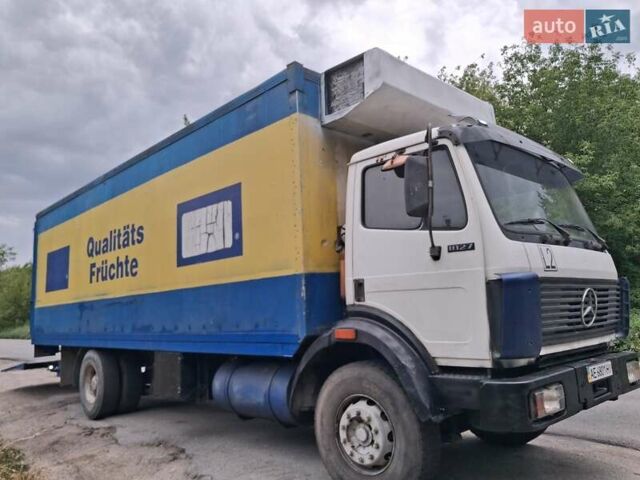 Белый Мерседес LK-Series, объемом двигателя 9 л и пробегом 500 тыс. км за 8000 $, фото 2 на Automoto.ua