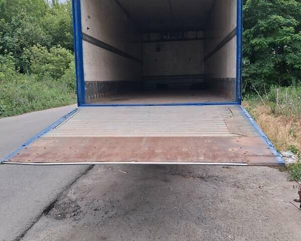 Белый Мерседес LK-Series, объемом двигателя 9 л и пробегом 500 тыс. км за 8000 $, фото 7 на Automoto.ua