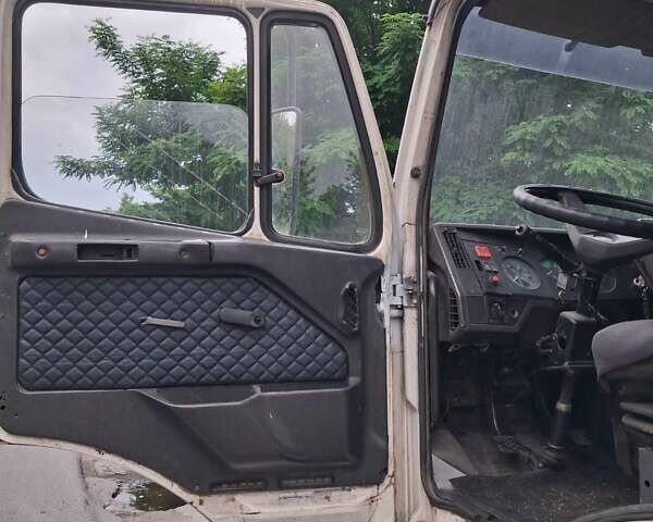 Белый Мерседес LK-Series, объемом двигателя 9 л и пробегом 500 тыс. км за 8000 $, фото 4 на Automoto.ua