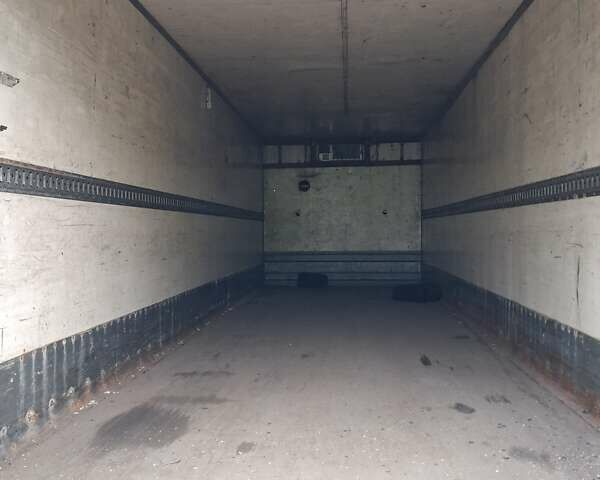 Белый Мерседес LK-Series, объемом двигателя 9 л и пробегом 500 тыс. км за 8000 $, фото 8 на Automoto.ua