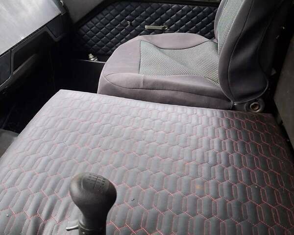 Белый Мерседес LK-Series, объемом двигателя 9 л и пробегом 500 тыс. км за 8000 $, фото 5 на Automoto.ua