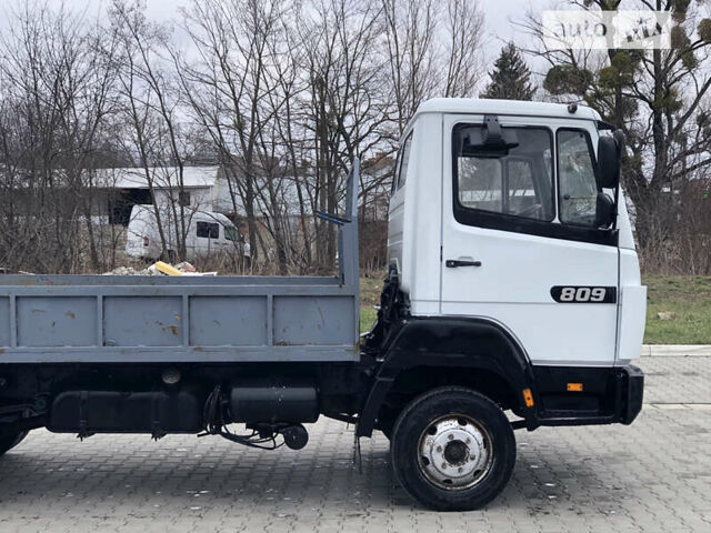 Белый Мерседес LK-Series, объемом двигателя 4 л и пробегом 480 тыс. км за 15500 $, фото 5 на Automoto.ua