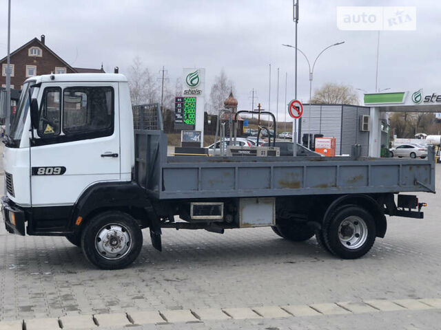 Белый Мерседес LK-Series, объемом двигателя 4 л и пробегом 480 тыс. км за 15500 $, фото 2 на Automoto.ua