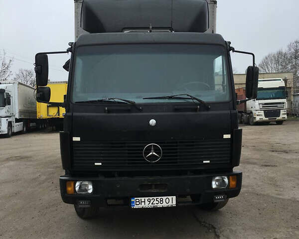 Чорний Мерседес LK-Series, об'ємом двигуна 6 л та пробігом 920 тис. км за 10800 $, фото 6 на Automoto.ua