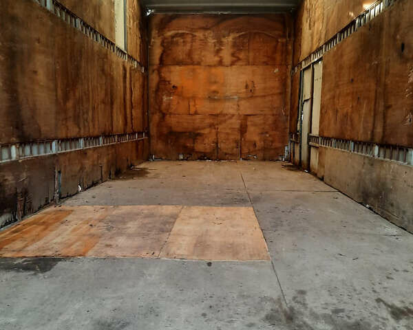 Красный Мерседес LK-Series, объемом двигателя 4.29 л и пробегом 857 тыс. км за 6500 $, фото 8 на Automoto.ua