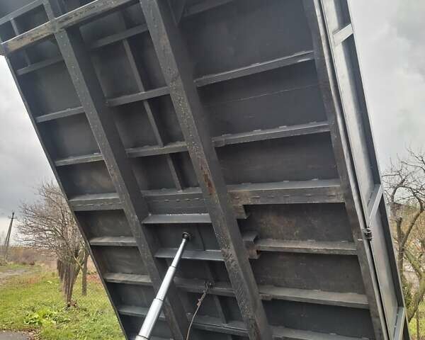 Красный Мерседес LK-Series, объемом двигателя 0 л и пробегом 512 тыс. км за 21000 $, фото 14 на Automoto.ua