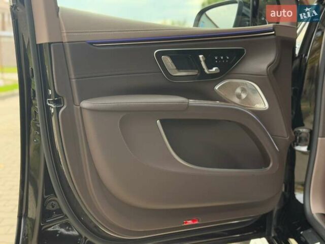 Чорний Мерседес Maybach EQS SUV, об'ємом двигуна 0 л та пробігом 3 тис. км за 207582 $, фото 39 на Automoto.ua