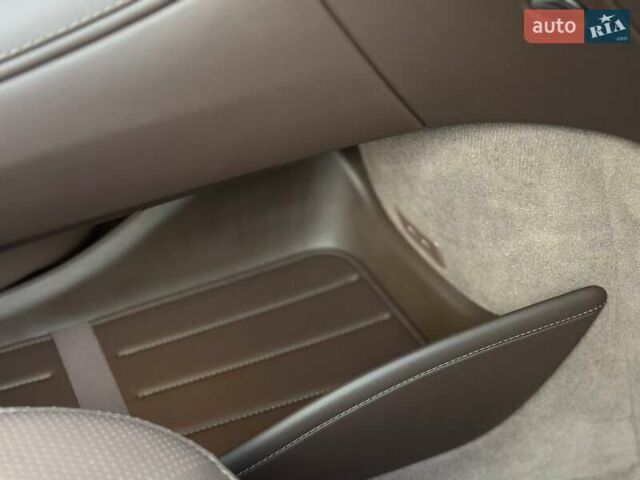 Чорний Мерседес Maybach EQS SUV, об'ємом двигуна 0 л та пробігом 3 тис. км за 207582 $, фото 74 на Automoto.ua