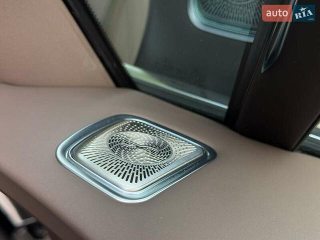 Чорний Мерседес Maybach EQS SUV, об'ємом двигуна 0 л та пробігом 3 тис. км за 207582 $, фото 84 на Automoto.ua