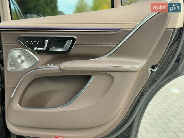 Чорний Мерседес Maybach EQS SUV, об'ємом двигуна 0 л та пробігом 3 тис. км за 207582 $, фото 69 на Automoto.ua