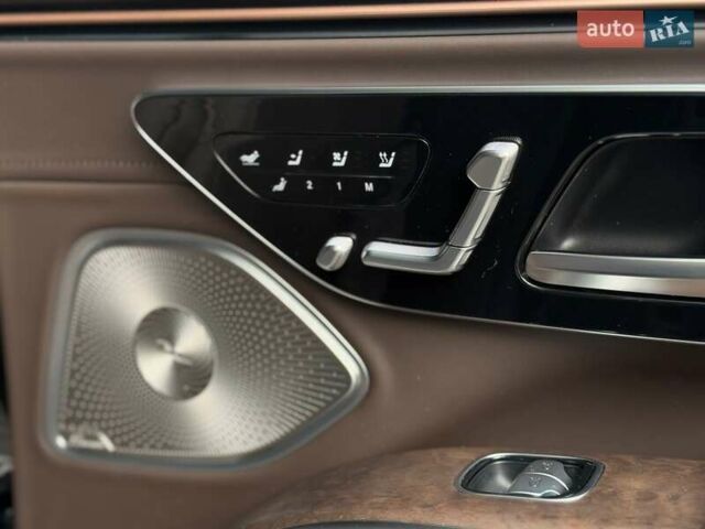 Чорний Мерседес Maybach EQS SUV, об'ємом двигуна 0 л та пробігом 3 тис. км за 207582 $, фото 72 на Automoto.ua