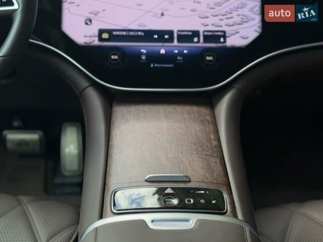 Чорний Мерседес Maybach EQS SUV, об'ємом двигуна 0 л та пробігом 3 тис. км за 207582 $, фото 45 на Automoto.ua