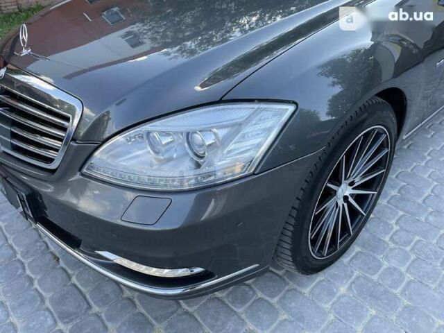 Мерседес Maybach S-Class, объемом двигателя 4.7 л и пробегом 130 тыс. км за 18900 $, фото 14 на Automoto.ua