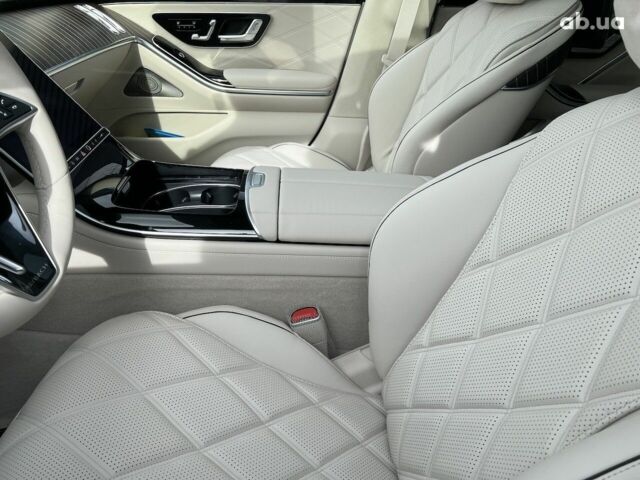 Мерседес Maybach S-Class, объемом двигателя 3.98 л и пробегом 13 тыс. км за 184539 $, фото 21 на Automoto.ua