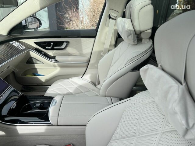 Мерседес Maybach S-Class, объемом двигателя 3.98 л и пробегом 13 тыс. км за 184539 $, фото 18 на Automoto.ua