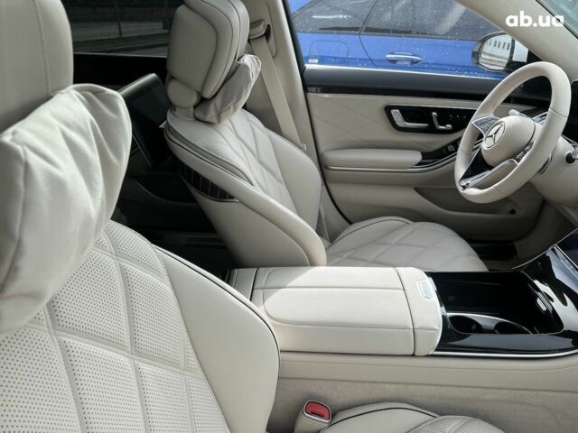 Мерседес Maybach S-Class, объемом двигателя 3.98 л и пробегом 13 тыс. км за 184539 $, фото 10 на Automoto.ua