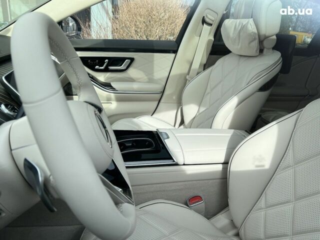 Мерседес Maybach S-Class, объемом двигателя 3.98 л и пробегом 13 тыс. км за 184539 $, фото 45 на Automoto.ua
