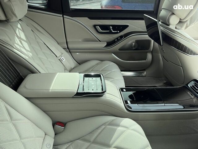 Мерседес Maybach S-Class, объемом двигателя 3.98 л и пробегом 13 тыс. км за 184539 $, фото 5 на Automoto.ua