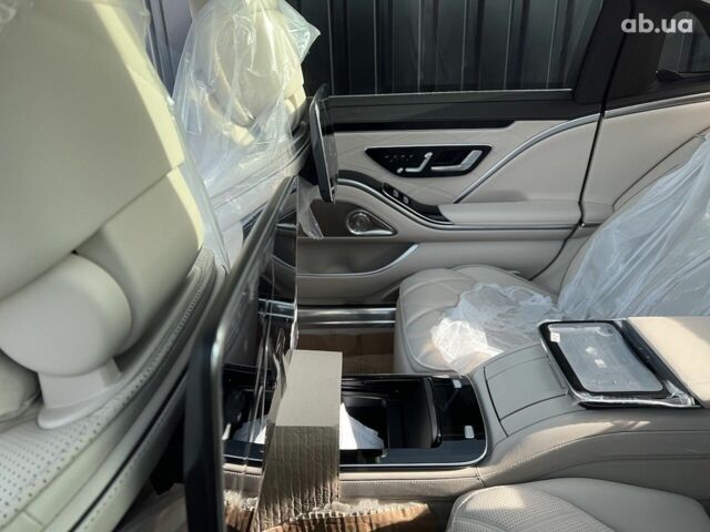 Мерседес Maybach S-Class, об'ємом двигуна 4 л та пробігом 5 тис. км за 200623 $, фото 4 на Automoto.ua