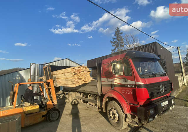 Красный Мерседес MK-Series, объемом двигателя 10.85 л и пробегом 100 тыс. км за 33000 $, фото 2 на Automoto.ua