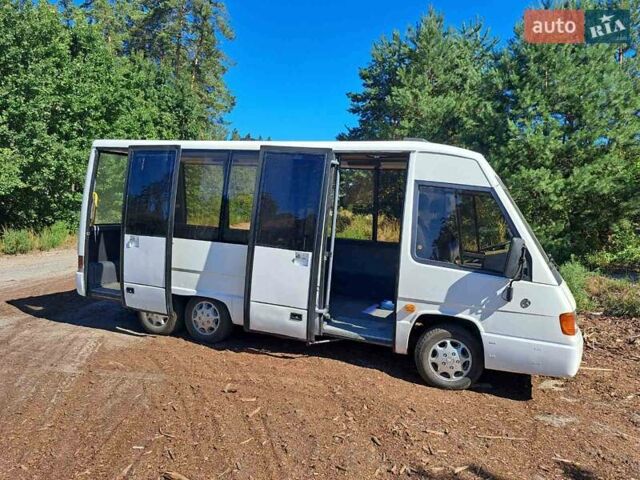 Белый Мерседес O 100 City, объемом двигателя 2.9 л и пробегом 220 тыс. км за 8000 $, фото 1 на Automoto.ua