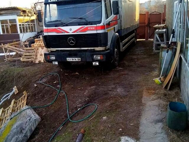 Белый Мерседес SK, объемом двигателя 12 л и пробегом 850 тыс. км за 6000 $, фото 1 на Automoto.ua