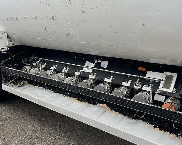 Мерцерон М-343 SМ 1999 в Виннице на Automoto.ua Серый Мерцерон М-343 SМ, объемом двигателя 0 л и пробегом 199 тыс. км за 33835 $, фото 14 на Automoto.ua