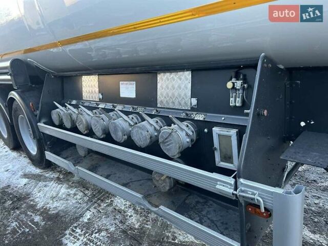 Серый Мерцерон М-343 SМ, объемом двигателя 0 л и пробегом 300 тыс. км за 44820 $, фото 3 на Automoto.ua
