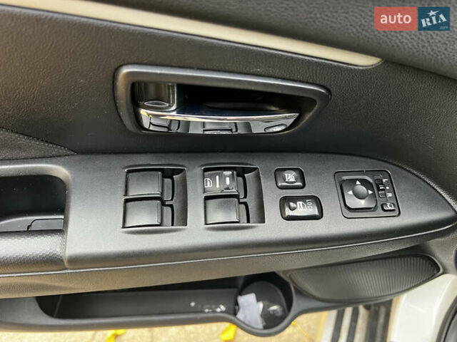 Белый Мицубиси АСХ, объемом двигателя 2 л и пробегом 277 тыс. км за 8800 $, фото 8 на Automoto.ua