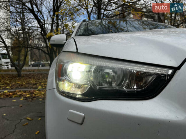 Белый Мицубиси АСХ, объемом двигателя 2 л и пробегом 277 тыс. км за 8800 $, фото 16 на Automoto.ua