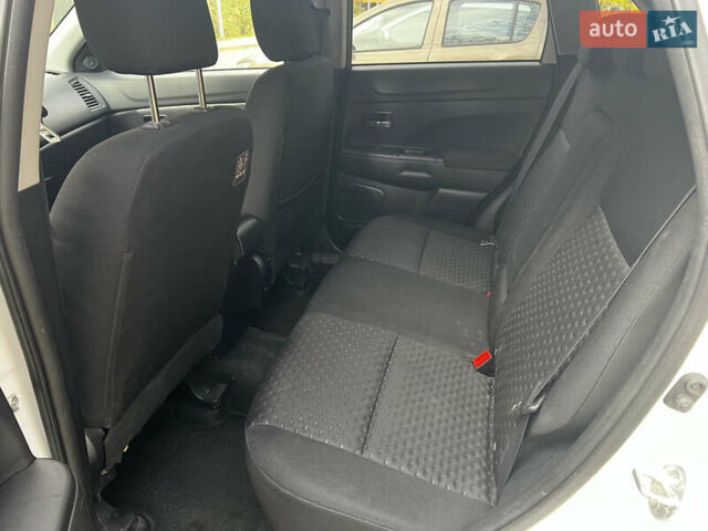 Белый Мицубиси АСХ, объемом двигателя 2 л и пробегом 277 тыс. км за 8800 $, фото 12 на Automoto.ua