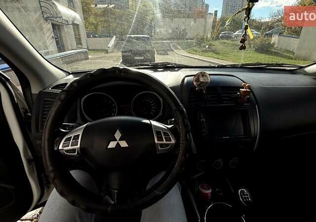 Белый Мицубиси АСХ, объемом двигателя 1.6 л и пробегом 165 тыс. км за 8700 $, фото 12 на Automoto.ua