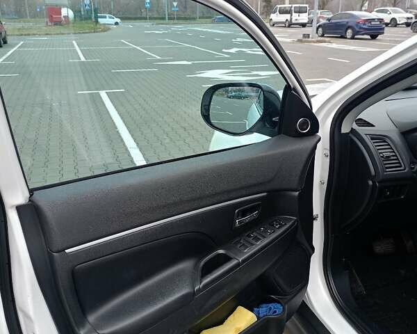 Белый Мицубиси АСХ, объемом двигателя 2 л и пробегом 163 тыс. км за 11700 $, фото 6 на Automoto.ua