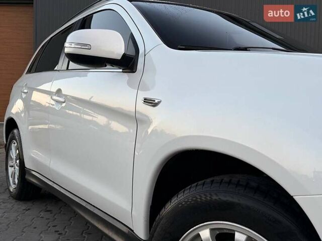 Белый Мицубиси АСХ, объемом двигателя 2 л и пробегом 190 тыс. км за 9499 $, фото 4 на Automoto.ua