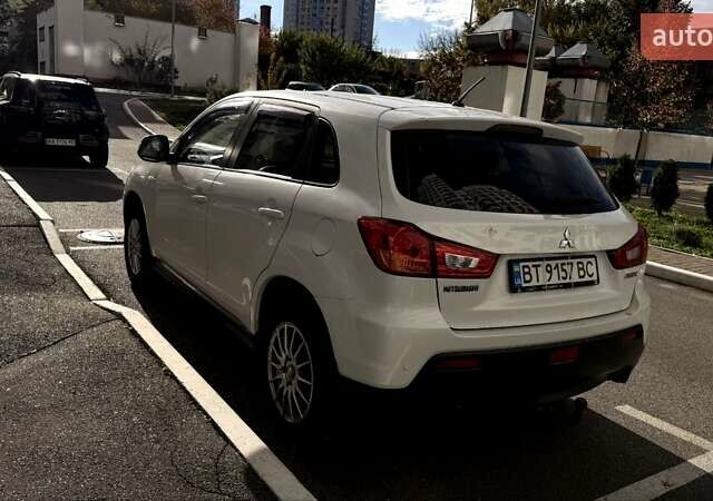 Белый Мицубиси АСХ, объемом двигателя 1.6 л и пробегом 165 тыс. км за 8700 $, фото 4 на Automoto.ua